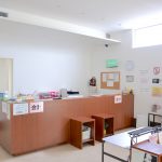 明るく清潔感のある受付でお迎えいたします